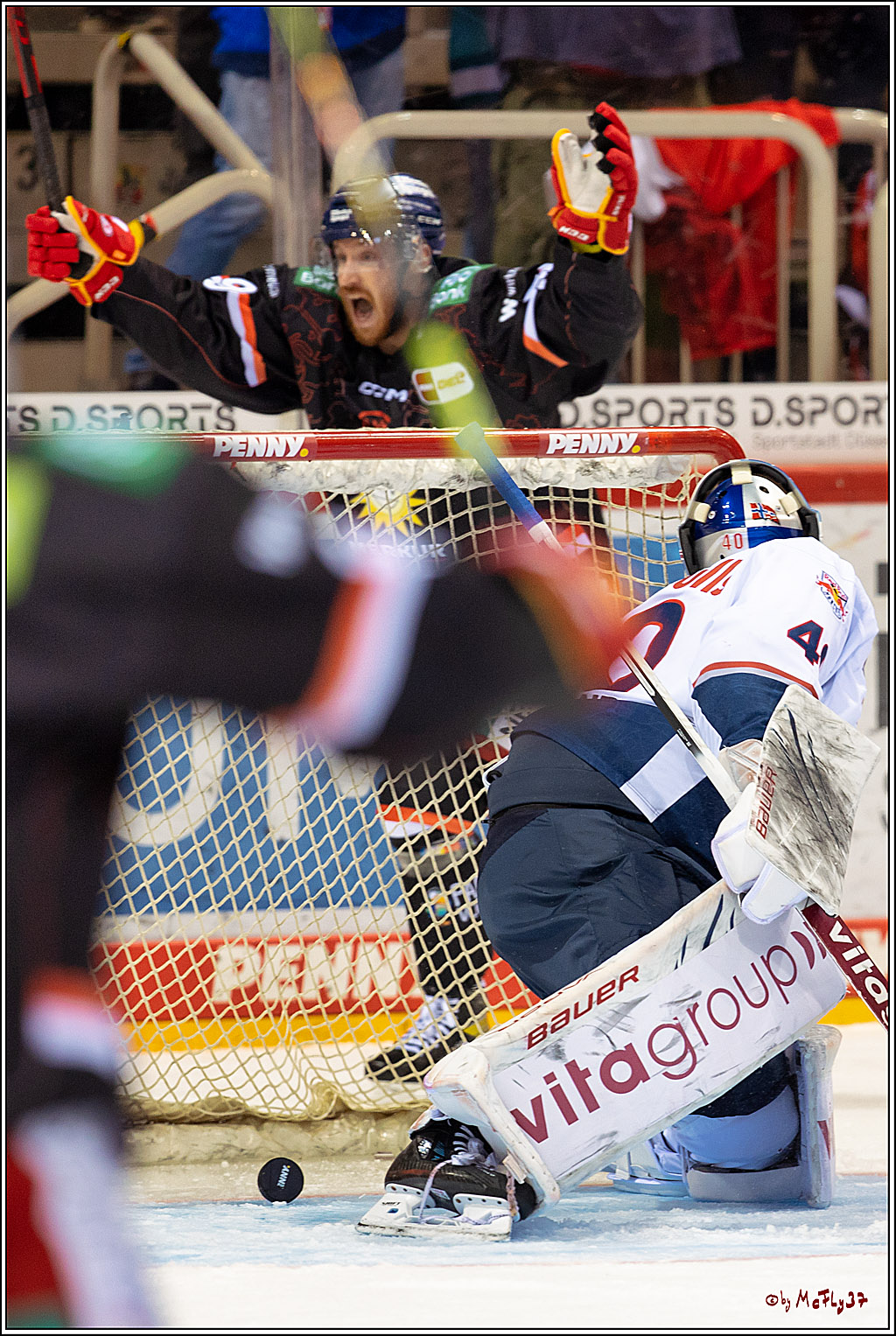 PENNY DEL Viertelfinale 4. Spiel; Duesseldorfer EG - Red Bull Muenchen; Duesseldorf, 16.04.2022